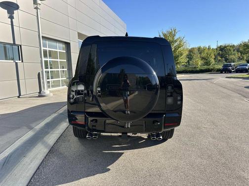 2026 Land Rover Defender V8