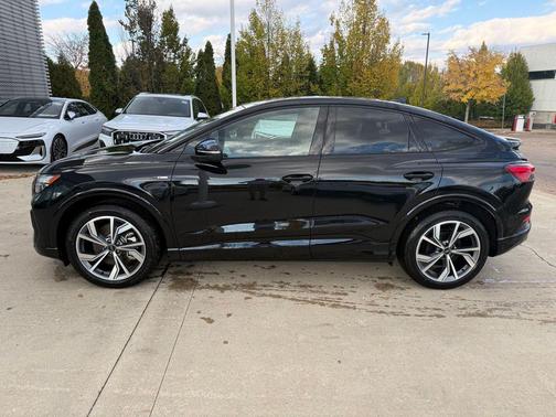 2024 Audi Q4 e-tron Sportback Premium 55 quattro