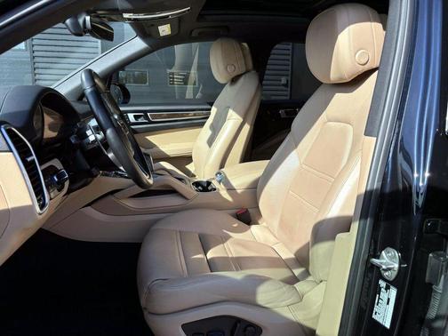 2022 Porsche Cayenne Platinum Edition