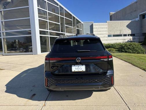 2026 Volkswagen Tiguan 2.0T SE R-Line Black 4MOTION