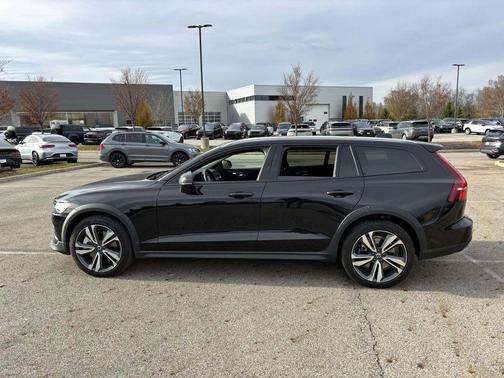 2025 Volvo V60 Cross Country B5 Plus
