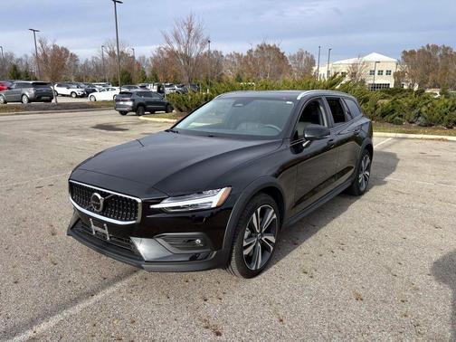 2025 Volvo V60 Cross Country B5 Plus