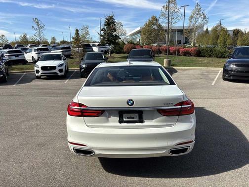2018 BMW 740 740i