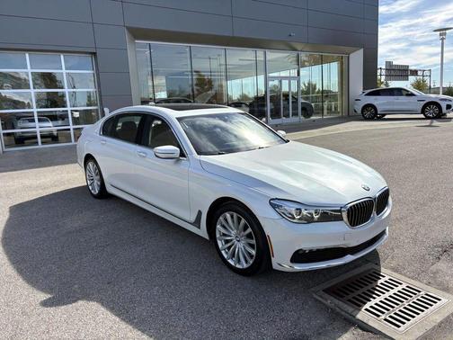 2018 BMW 740 740i