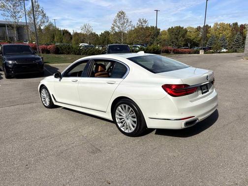 2018 BMW 740 740i