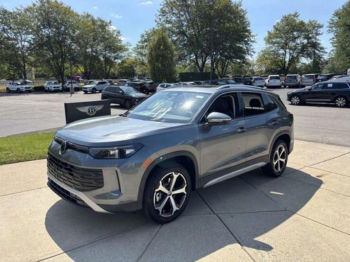 2025 Volkswagen Tiguan 2.0T SE 4MOTION