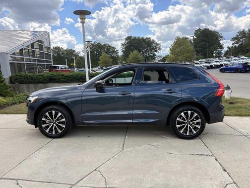 2025 Volvo XC60 B5 Core