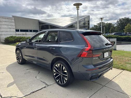 2026 Volvo XC60 B5 Ultra