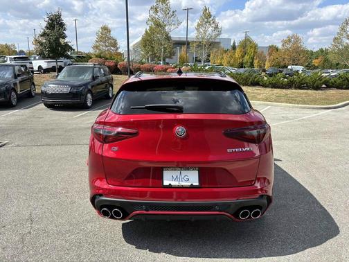 2022 Alfa Romeo Stelvio Quadrifoglio