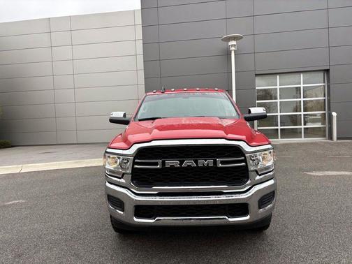 2019 RAM 2500 Tradesman Crew Cab 4x4 6'4' Box