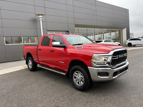 2019 RAM 2500 Tradesman Crew Cab 4x4 6'4' Box