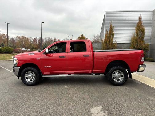 2019 RAM 2500 Tradesman Crew Cab 4x4 6'4' Box