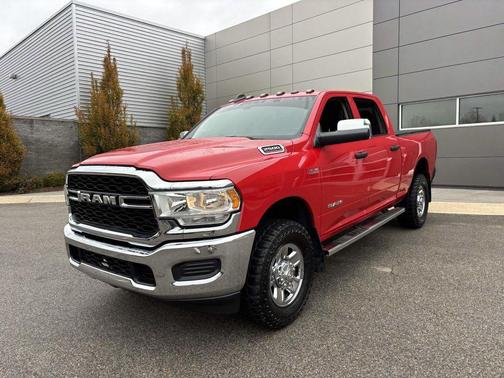 2019 RAM 2500 Tradesman Crew Cab 4x4 6'4' Box