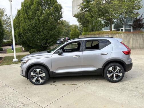 2026 Volvo XC40 B5 Plus