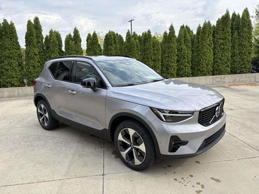 2026 Volvo XC40 B5 Plus