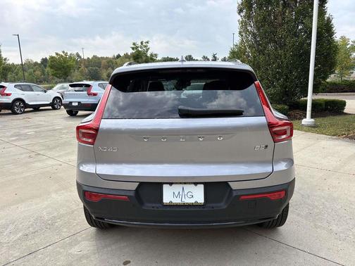 2026 Volvo XC40 B5 Plus