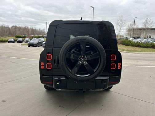 2025 Land Rover Defender 130 P400 X-Dynamic SE