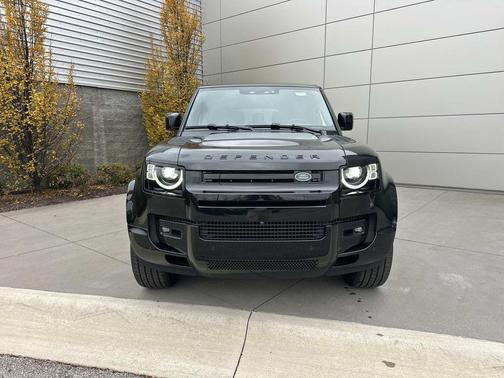 2025 Land Rover Defender 130 P400 X-Dynamic SE