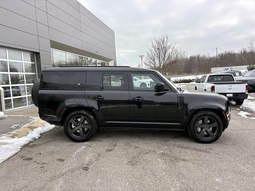 2023 Land Rover Defender 130 X-Dynamic SE