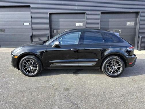 2025 Porsche Macan T