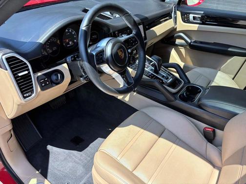 2021 Porsche Cayenne Base (Tiptronic)