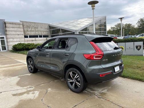 2026 Volvo XC40 B5 Core