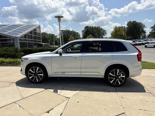 2024 Volvo XC90 B5 Plus Bright Theme