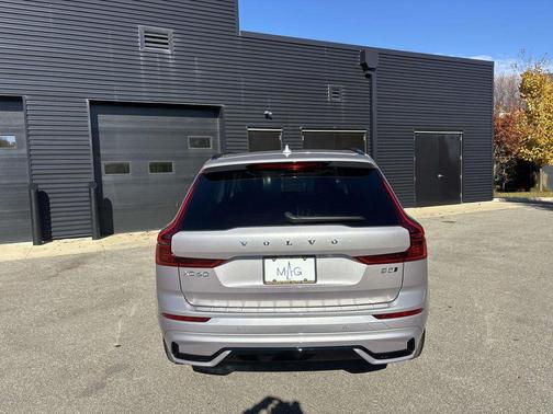 2026 Volvo XC60 B5 Plus