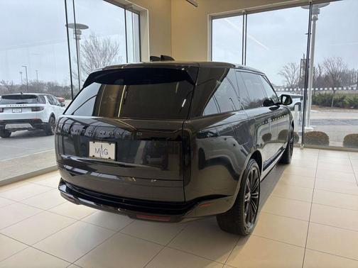 2025 Land Rover Range Rover P400 SE 7 Seat