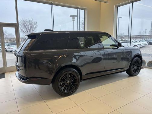 2025 Land Rover Range Rover P400 SE 7 Seat