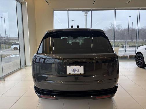 2025 Land Rover Range Rover P400 SE 7 Seat