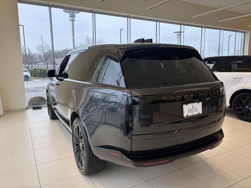2025 Land Rover Range Rover P400 SE 7 Seat