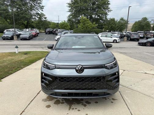 2025 Volkswagen Tiguan 2.0T SE R-Line Black 4MOTION