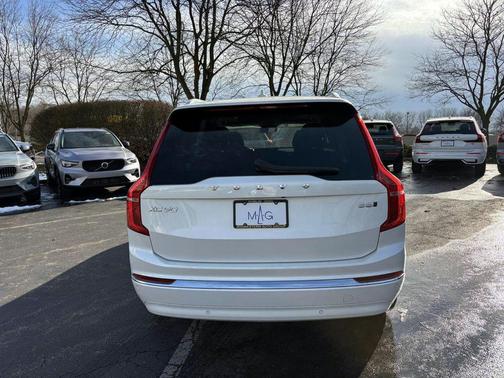 2024 Volvo XC90 B6 Plus Bright Theme 7-Seater