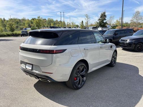 2025 Land Rover Range Rover Sport SE