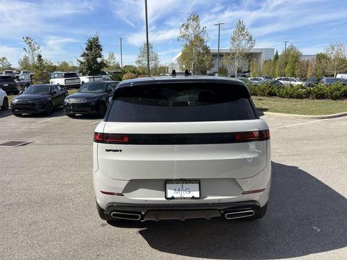 2025 Land Rover Range Rover Sport SE