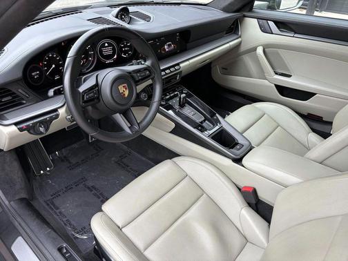 2022 Porsche 911 Carrera