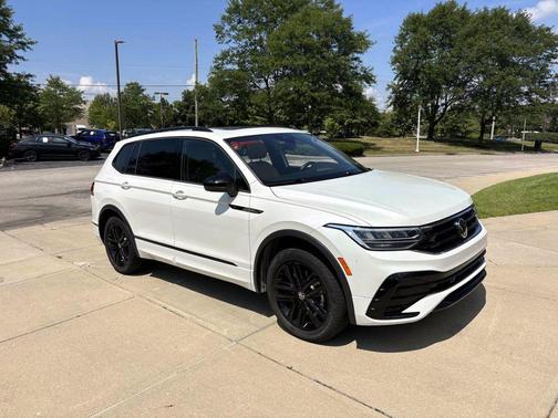 2022 Volkswagen Tiguan 2.0T SE R-Line Black 4MOTION