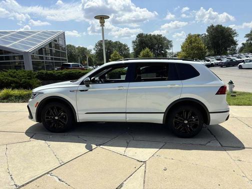 2022 Volkswagen Tiguan 2.0T SE R-Line Black 4MOTION