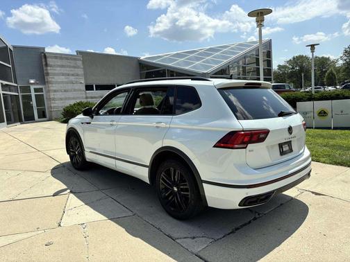 2022 Volkswagen Tiguan 2.0T SE R-Line Black 4MOTION