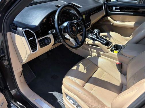 2019 Porsche Cayenne Base (Tiptronic)