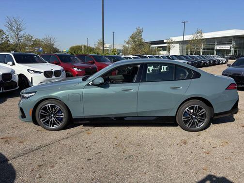 2026 BMW 550e 550e xDrive