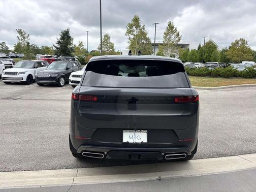 2025 Land Rover Range Rover Sport SE