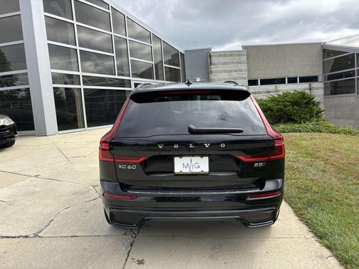 2026 Volvo XC60 B5 Plus