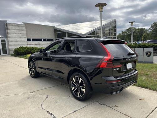 2026 Volvo XC60 B5 Plus