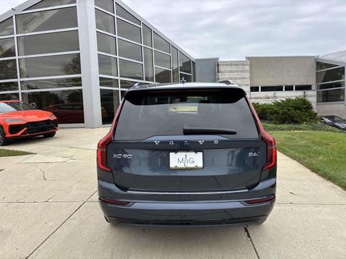 2026 Volvo XC90 B6 Ultra Dark Theme 7-Seater