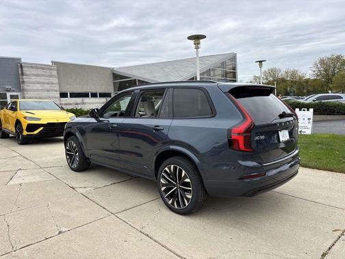 2026 Volvo XC90 B6 Ultra Dark Theme 7-Seater