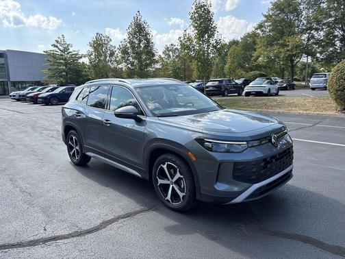 2025 Volkswagen Tiguan 2.0T SE