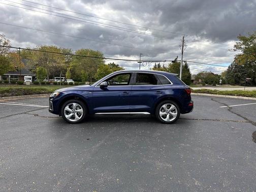 2022 Audi Q5 45 S line Premium Plus