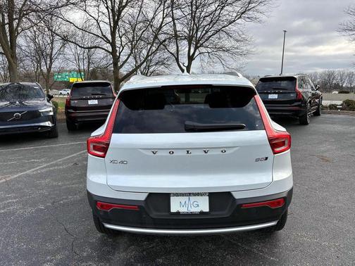 2025 Volvo XC40 B5 Plus Bright Theme